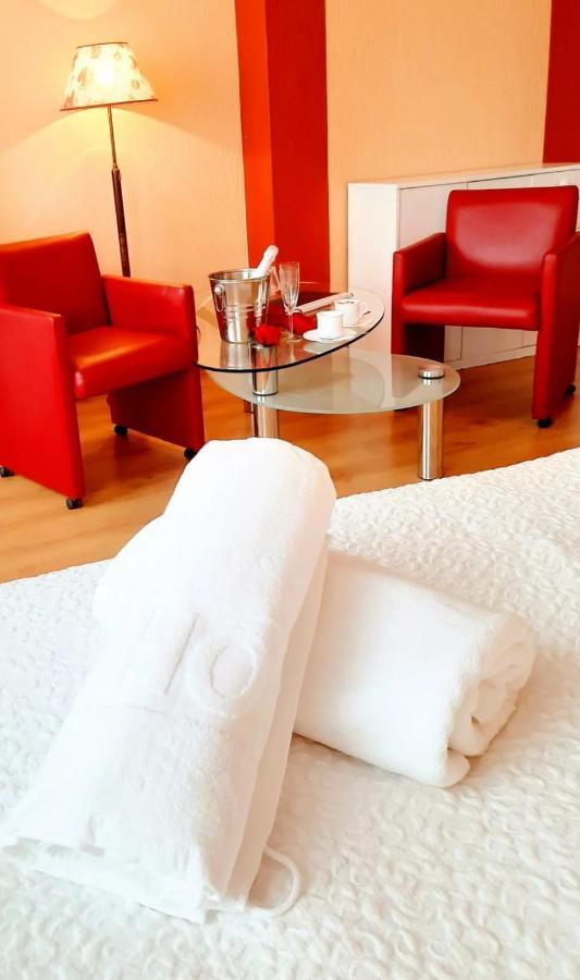 Bursztyn Hotel *