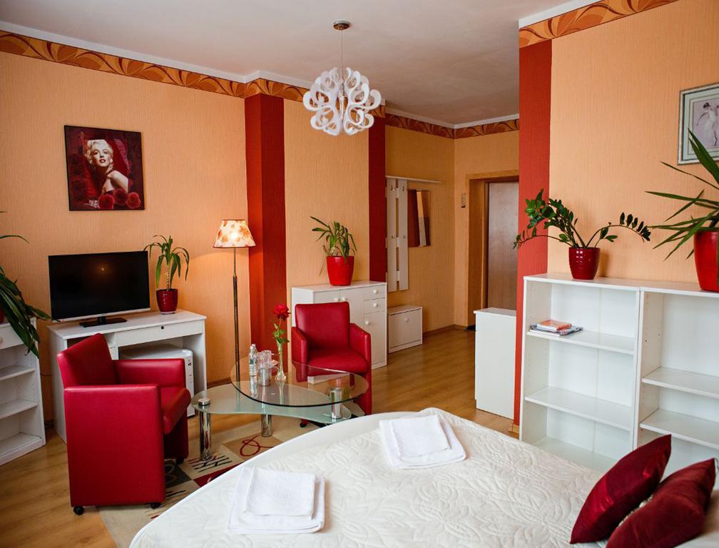 Bursztyn Hotel *