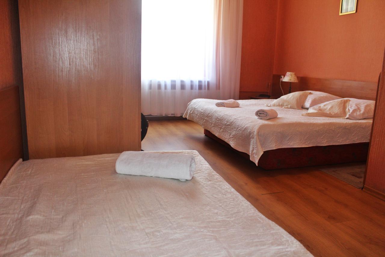 Bursztyn Hotel *